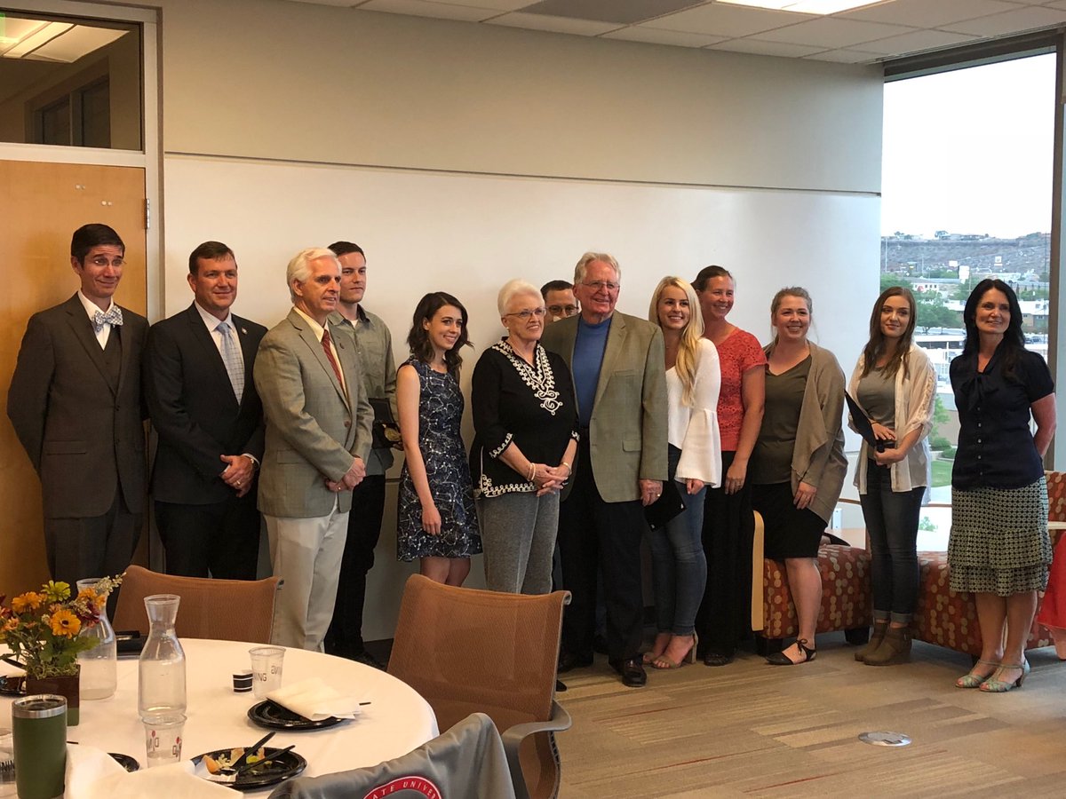 UtahTechPres's tweet image. Congratulations to our graduates from the Craig and Maureen Boothe Honors Program.  They are going to make a difference in the world.