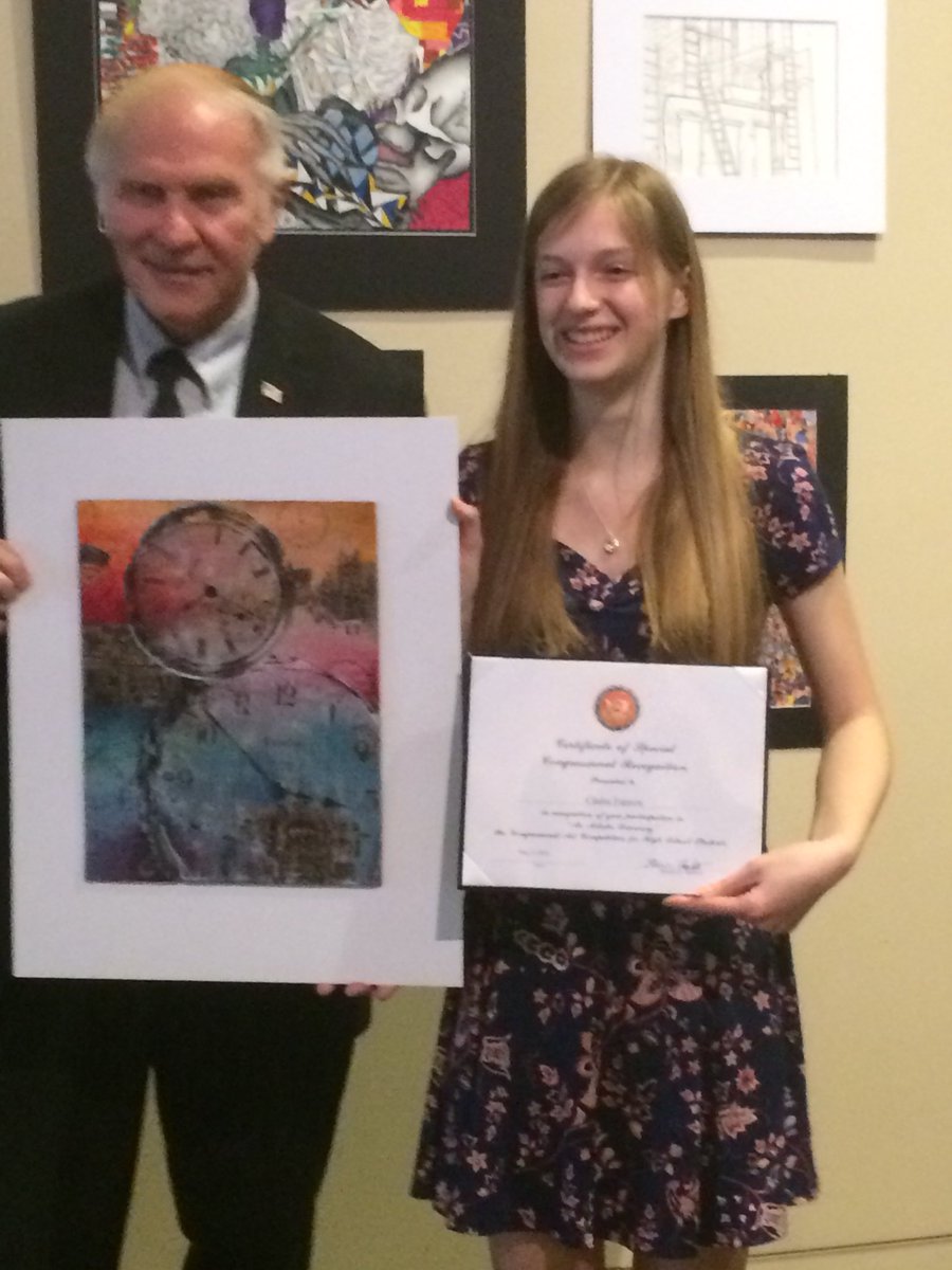 MMHBobcats1's tweet photo. Congratulations to sophomore Claire Farrow is the recipient of the 1st place award in the 1st district Congressional Art Show!  Her art will be hung in the United States Capitol for 1 year! Congrats to Claire! 💙 #LegacyMMH https://t.co/EnBmT4527B