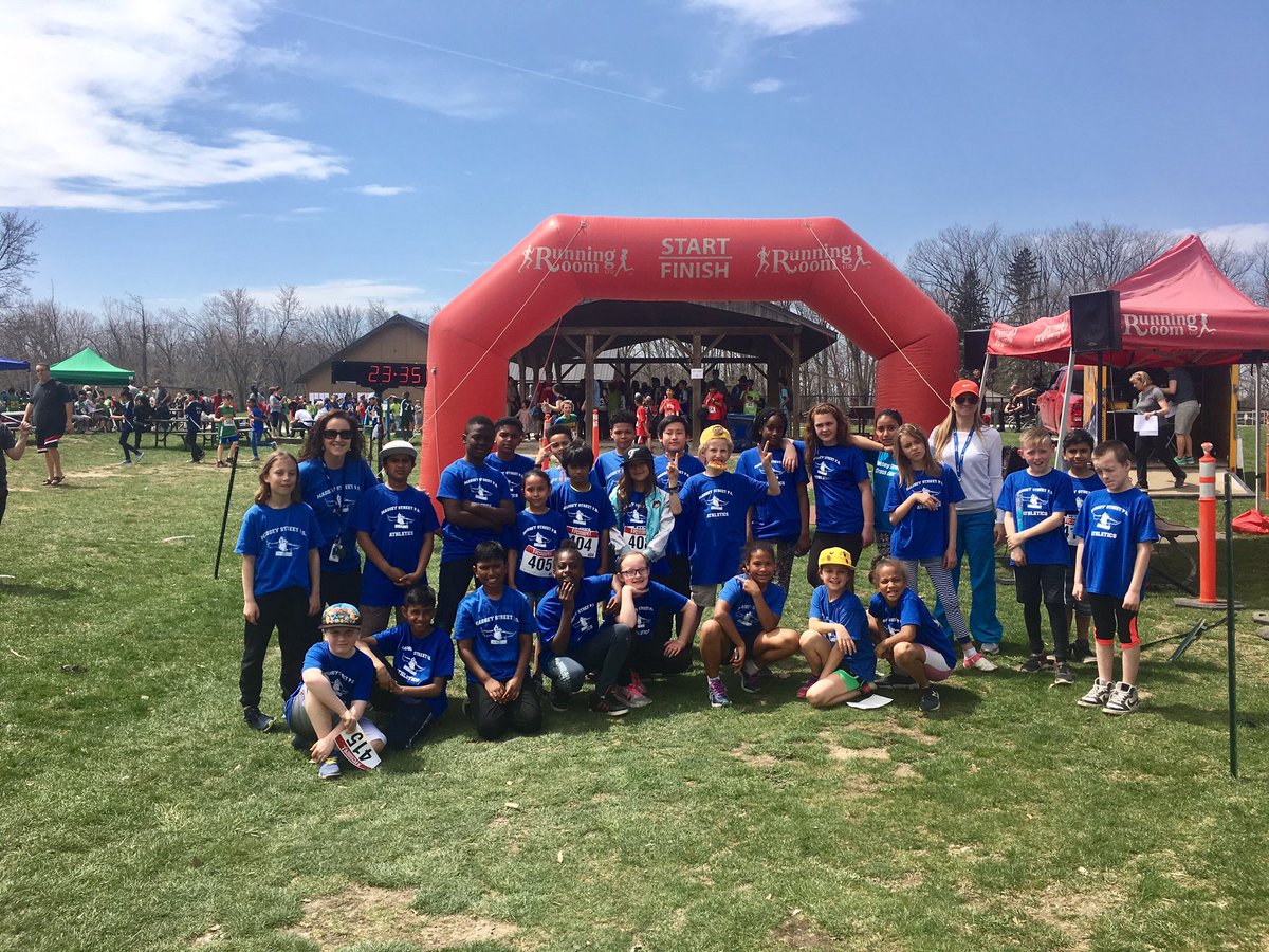 ret1974's tweet photo. Great day was had at Heartlake CA #NPCC Team @MasseyStreet_PS @RunningRoom @CityBrampton @regionofpeel @PeelSchools @hpe4pdsb 🏃🏽 🏃🏽‍♀️ https://t.co/CqRDh7aSjE