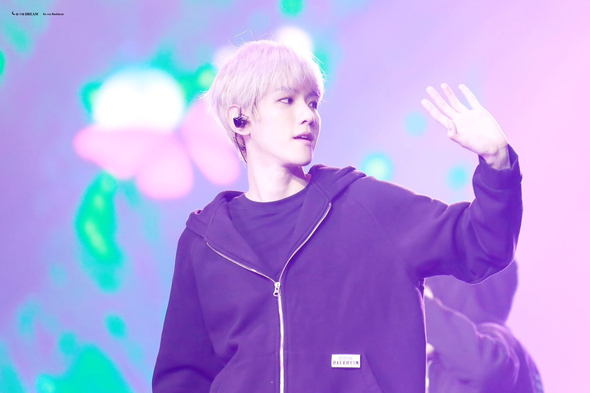 niyeol61's tweet photo. [HQ]180428 - EXO #Baekhyun  
at Elyxion in Manila 

Cr. lofhyuny456

#MTVBRKPOPEXO #PremiosMTVMiaw  
#EXO #엑소 @weareoneEXO #Baekhyun   #ElyXiOinInManila 
#Admin_Grace04🐶 
#EXO_MyanmarTeam #EXOProtection_Myanmar https://t.co/ufSTDbADXg https://t.co/8fqpTaaX3B