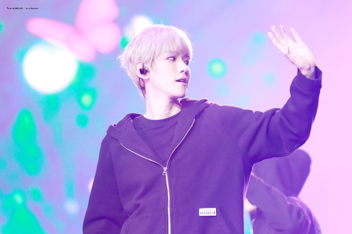 niyeol61's tweet photo. [HQ]180428 - EXO #Baekhyun  
at Elyxion in Manila 

Cr. lofhyuny456

#MTVBRKPOPEXO #PremiosMTVMiaw  
#EXO #엑소 @weareoneEXO #Baekhyun   #ElyXiOinInManila 
#Admin_Grace04🐶 
#EXO_MyanmarTeam #EXOProtection_Myanmar https://t.co/ufSTDbADXg https://t.co/8fqpTaaX3B