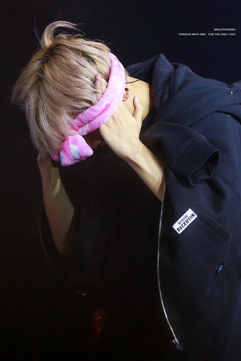 EXO_MyanmarTeam's tweet photo. [HQ]180428 - EXO #Baekhyun  
at Elyxion in Manila 

Cr. breathtaking 

#MTVBRKPOPEXO #PremiosMTVMiaw  
#EXO #엑소 @weareoneEXO #Baekhyun   #ElyXiOinInManila 
#Admin_Grace04🐶 
#EXO_MyanmarTeam #EXOProtection_Myanmar https://t.co/eBGRQV1ZPc