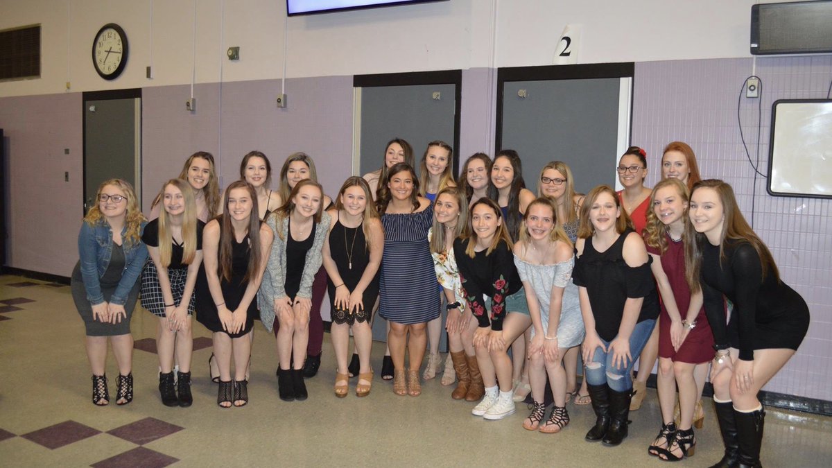 Last night we celebrated the end of two incredible seasons and good bye to our seven amazing seniors. Thank you for being the best role models to your teammates. 😭#itsnotgoodbye #itsseeyoulater #RAMily