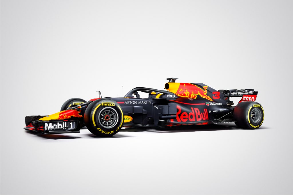 Nikki “excalibur” Roux, French F1 driver, championship winner~ 

//18+

//slightly selective 

//shes cocky for clear reasons 

//Heavy French accent 

//RT mon ami~?