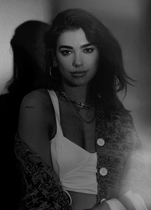 ❝ Tímida, libertina, frágil y robusta. Me rindo en esos cobertores de emoción y los ángeles imponentes se pierden en mi ❞