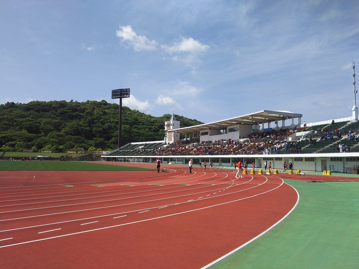 長崎市総合運動公園 かきどまり 昨日の天気が嘘のような快晴 公園では色んな大会が進行中 陸上競技場では伝統の 駒場リレー が開催中です テニスに野球 サッカーも ぜひ公園に T Co Q9eqgesi1m Twitter 長崎市総合運動公園 かきどまり 昨日の天気が嘘のような快晴 公園では色んな大会が進行中 陸上競技場では伝統の 駒場リレー が開催中です テニスに野球 サッカーも ぜひ公園に T Co Q9eqgesi1m Twitter