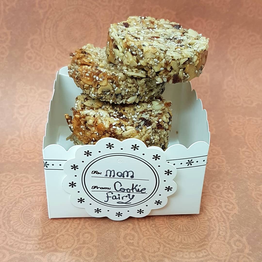 marsha_hebert's tweet photo. Nuts and Seeds Week - Wednesday: Cookies Mom can eat without the guilt and  Vegan friendly 💞😊
Almonds, Chia Seeds, Coconut &amp; Cranberries.  Yummy delight 😊
#cookies #peanut #almonds #coconut #chiaseeds #cranberries #vegan #glutenfree #dairyfree #noflour #cookie #cookies #good https://t.co/gpNEZX0PwV