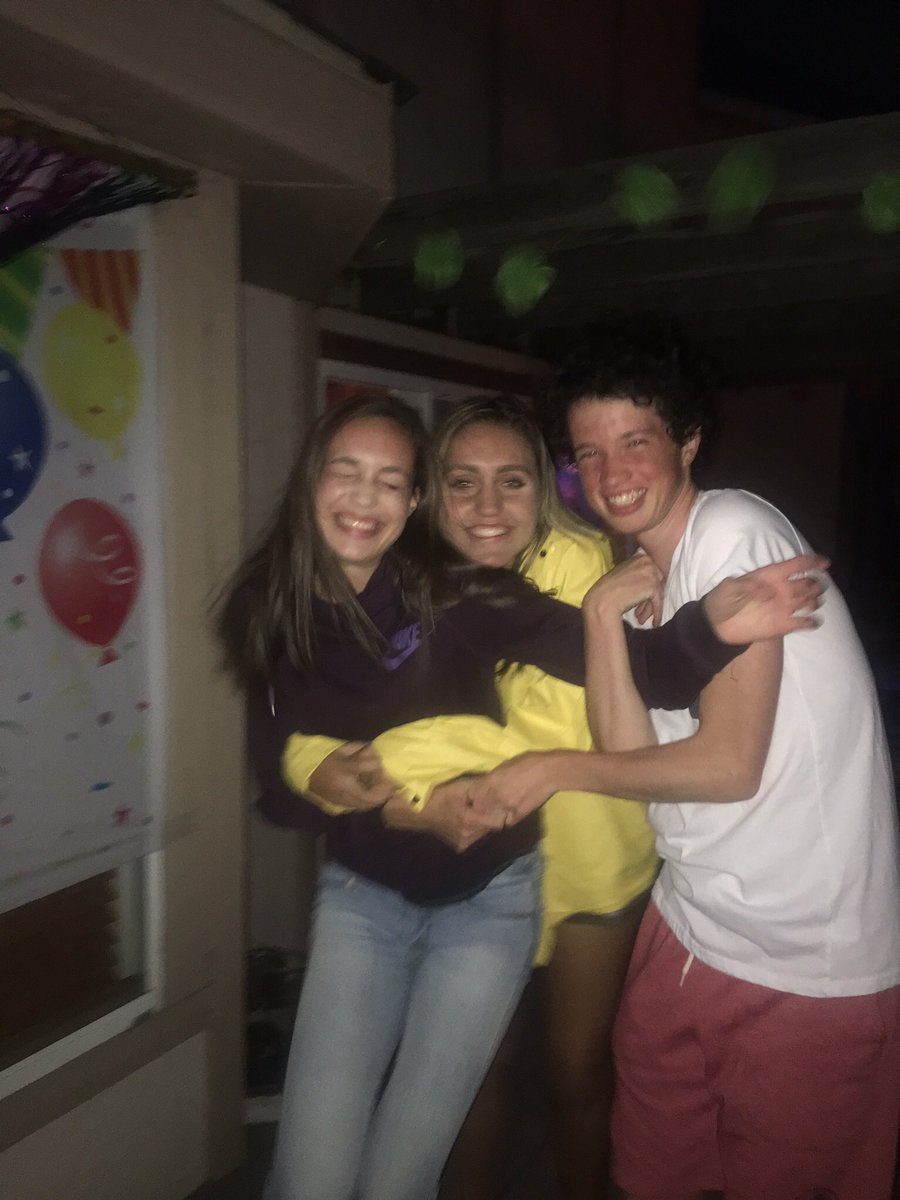 Da_Dani_Mense's tweet photo. happy birthday @zoesimmons31 hope you have an amazing day!!!!🎉🎉🎉🎉🎉🎉🎉🎉🎉 https://t.co/hoHIMQ4Yxb
