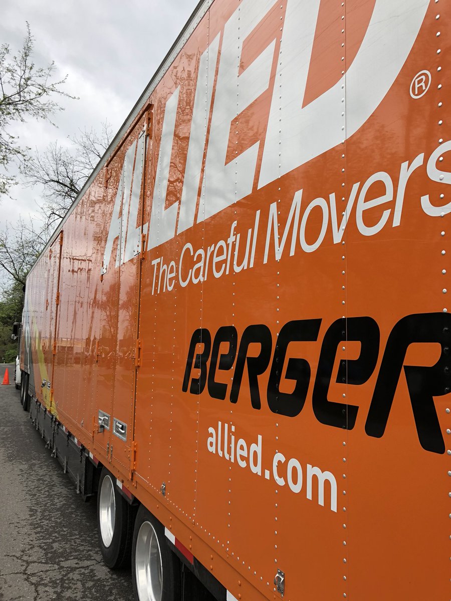 Bummed to see this truck nearly full outside the house of @UofLPresNeeli in Lawrence, KS. <a href="/uofl/">University of Louisville</a> got a great one as <a href="/KUnews/">KU News Service</a> says goodby. Best of luck to you, Dr. Bendapudi. We will miss you on University Drive. #KU #LFK