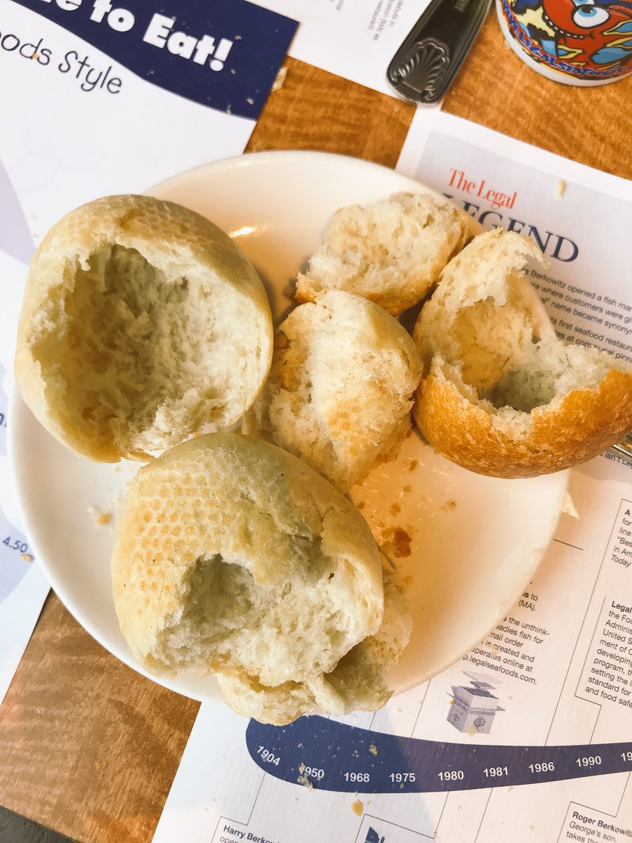KathrynRBurton's tweet photo. When you go out to eat with toddlers at a restaurant. #ToddlerLife #parenting #morebreadplease https://t.co/Bg0onDRmrs