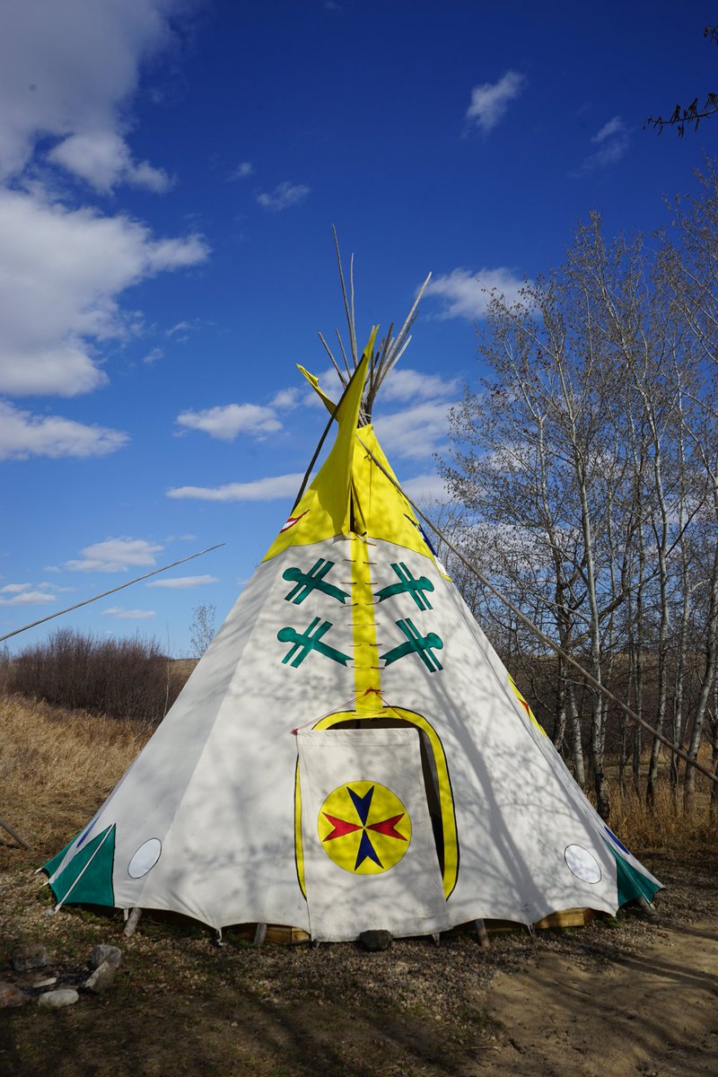 lostgirlsguide's tweet photo. Out at @Wanuskewin_Park with @jadabird tonight and tomorrow  sleeping over in a tipi and learning and exploring in the park! https://t.co/lSPdSrrCGm