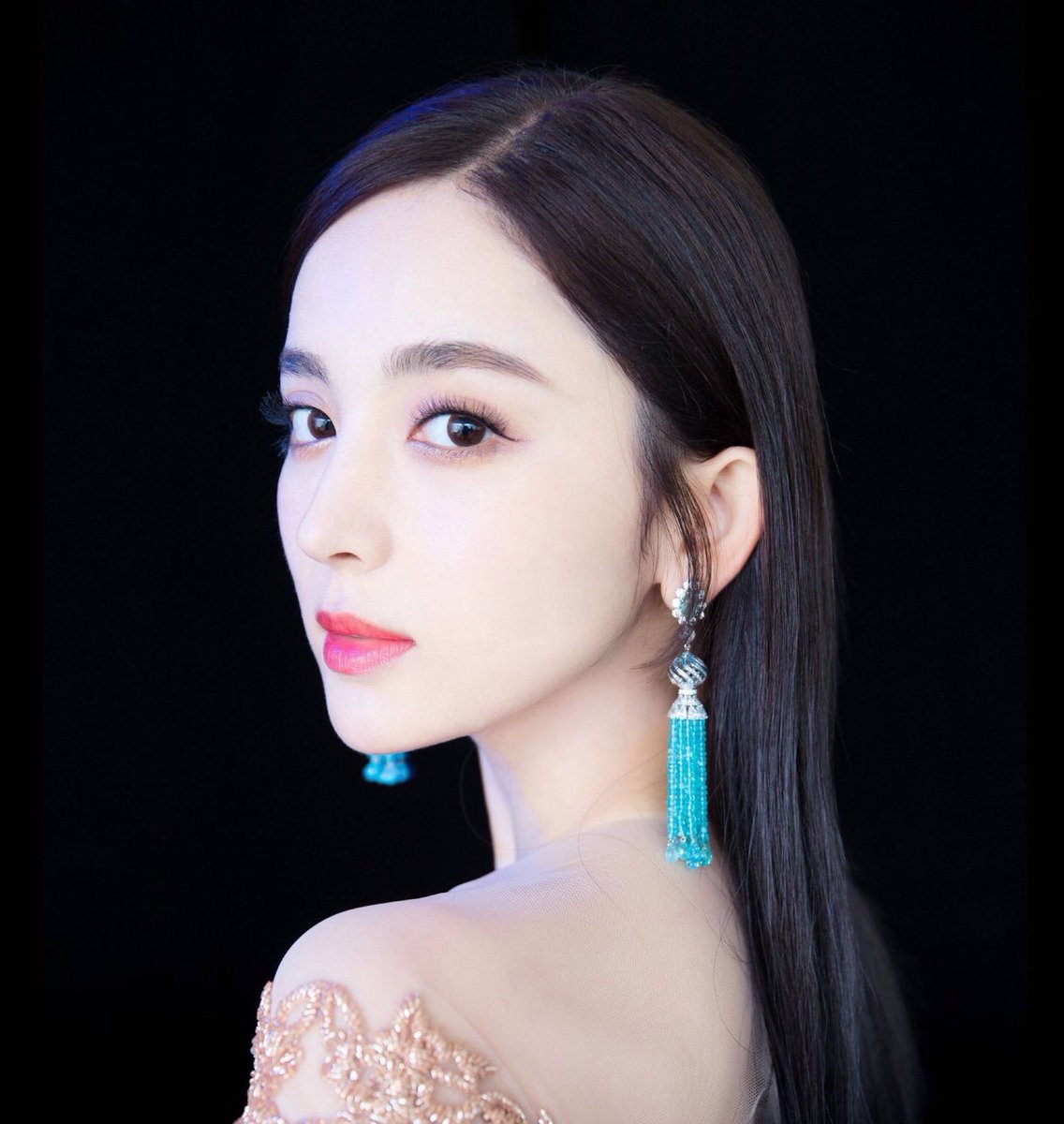 Mai 中国の女優って本物の美人しかいないけど この子は可愛いもクールも両美してて2次元みたい Mai 中国の女優って本物の美人しかいないけど この子は可愛いもクールも両美してて2次元みたい