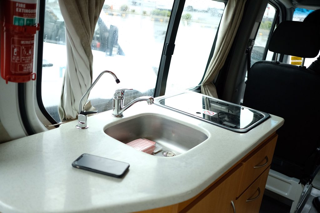 KatieyoYang's tweet photo. Pick up our camper van
Small but compact!
キャンプカーをピックアップしました!日本の1Rタイプのお部屋に似ていませんか?笑 コンパクトだね!
取到车啦~房车虽小,五脏俱全😆
#newzealand #Christchurch #roadtrip #campvan #campervan #ニュージーランド #キャンプカー #クライストチャーチ https://t.co/nkC8HFqLuF