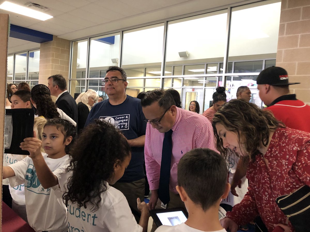 erica_lashley's tweet photo. These students came out and did great representing Evers ES! I am so PROUD of my students and how well they showcased our learning with technology! #EversInspired #techexpo18 #NISDInspired @Seesaw https://t.co/X4kGVIUyDy