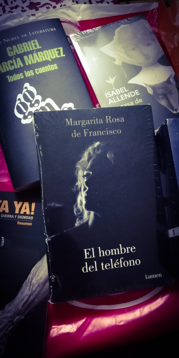 SERGIORZR's tweet photo. @Margaritarosadf sucumbí ante la inteligencia de sus columnas. Espero que suceda lo mismo con su narración.
#ElHombreDelTeléfono 📖

#Filbo2018 #LiteraturaColombiana 🇨🇴 #FeriaDelLibro https://t.co/Ly8QFngdSr