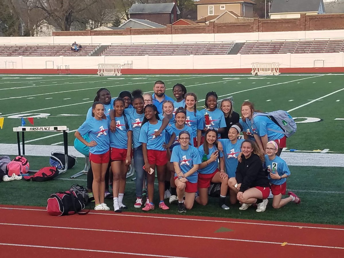 CUNK66's tweet photo. Proud Coach tonight as both the Boys and Girls Aviator Track Teams for AMS placed 2nd at the NBC Track Meet! To top it all all of my High Jumpers places in the top 8! Way to go Aviators! https://t.co/57URYzoXtz