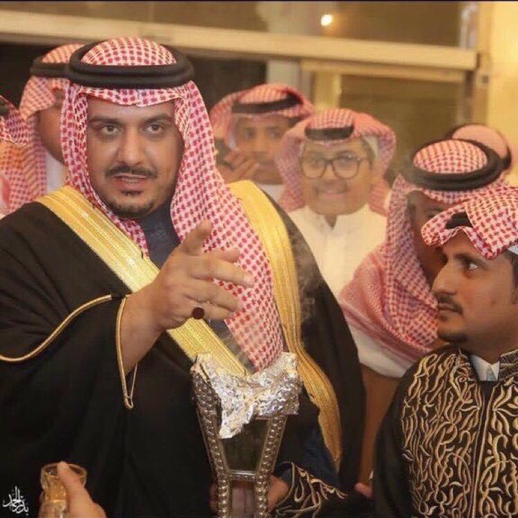 لم يفهم سامي حتى الان انه وضع في الرئاسة ليصغر في عيون الهلاليين ، نواف بن سعد ترأس النادي وهو مكهل بالديون عمل بصمت ودفع من جيبه الخاص حتى اصبح النادي غني وجاهز للخصخصه ، محاولات تشويه رمزنا النقي نواف بن سعد ستفشل قبل ان تبدا 

 #رحيل_سامي_الجابر_مطلب_هلالي