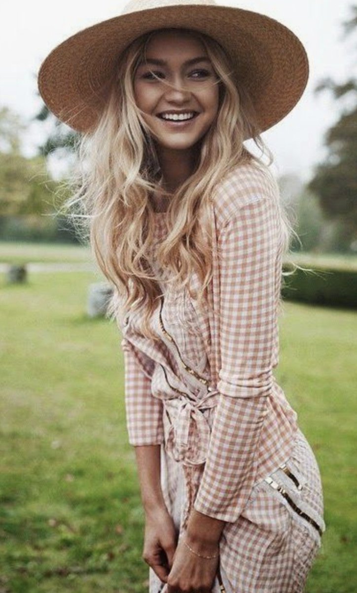 APHBlueRoseAn's tweet photo. AU; Florist - AU Owner/Origin; @LeonBonnefoy 
(Longtime AU? Yes.)
(Reply to the threads? Please don't-)
(New FC? Yes. Gigi Hadid)
(New FC for pet? Yes. Hadley Rose, IG, a Mini Aussie) https://t.co/iaKVdRDy6R
