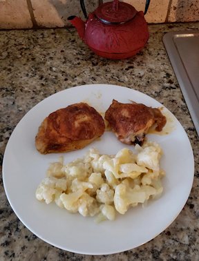 ImKimmmm's tweet photo. Baked chicken and CAULIFLOWER mac & cheese! That's what's for dinner! #LowCarb #GoingHealthy https://t.co/CKsvWfveQY