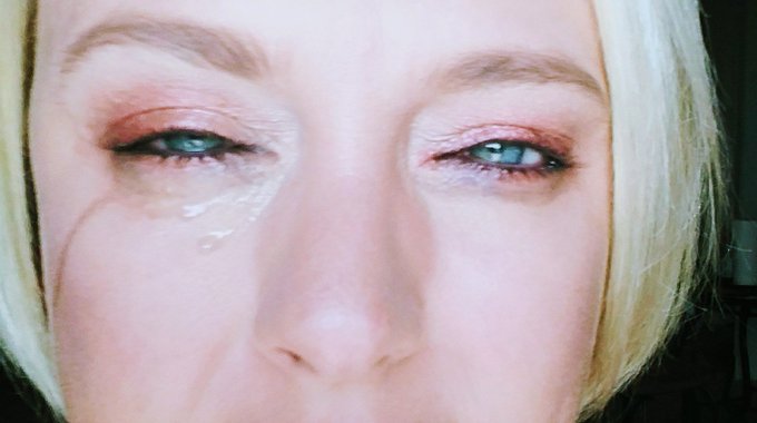 When you have an allergic reaction to your new eyeliner right before your shoot...great start to the<a href="/tag/goddesstime"class="tags"><span>#goddesstime</span></a>