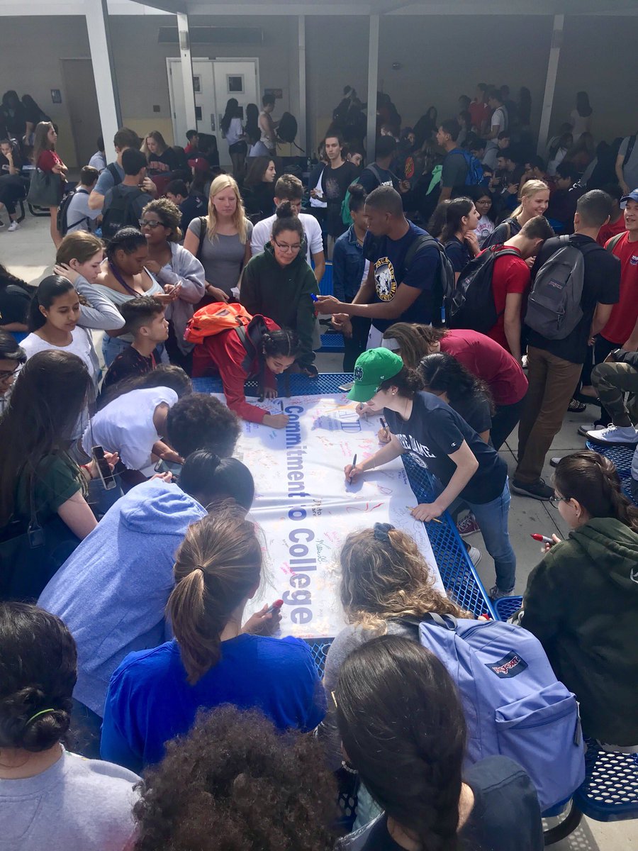 BBCHS_Fuller's tweet image. 🍩 and college signing party! #ThisIsAVID #AvidAwarenessWeek #avidpalmbeach @AVID4College @CRTNation @southPbcsd #accepted #depositisdue