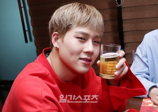 MonstaXdaDepre's tweet image. Isso mesmo. Vamos beber porque amar  tá difícil 🍻🍻

☆Dessa 
#MONSTA_X #몬스타엑스