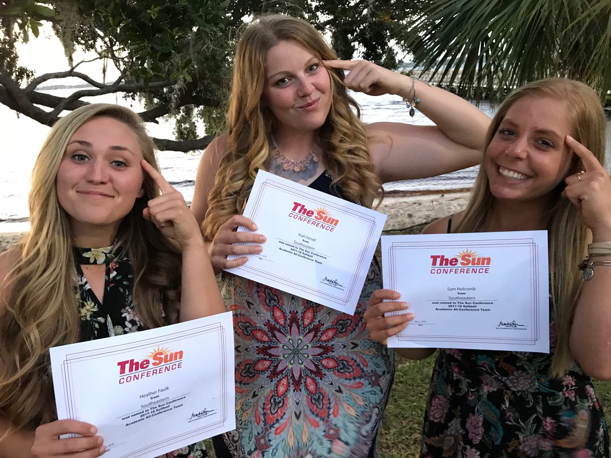 lferrell22's tweet photo. Can’t  judge a book by the cover or these hotties by their hair color. 🤓 @kiah20pik @samholcomb7 #welldone #brainsthatrakeandball #smartchicksrock  #prouddad #availablejustsaying https://t.co/XCasljzU0s