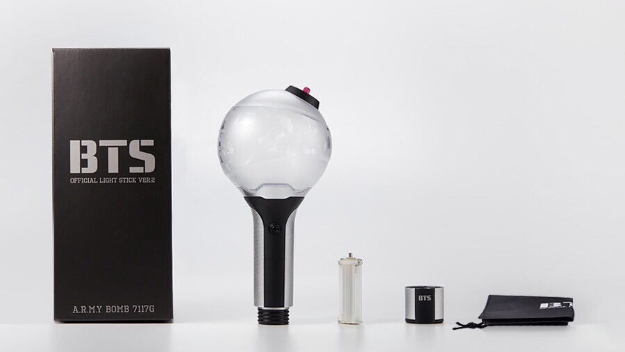 ILOVEHOSE0K's tweet photo. THIS IS MY FIRST RT DEAL FROM @MerchxGiveaways 😭😭 440 RETWEETS for an ARMY BOMB VERSION 2 PLEASE HELP A BROKE ARMY. 

❌ saved accounts
✅ rtxrt/like

[ #PremiosMTVMiaw #MTVBRKPOPBTS #MTVLAKPOPBTS @BTS_twt ] https://t.co/Eludtyp0QQ