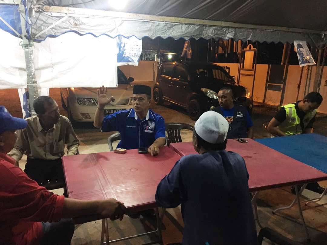 DatoHalimSaid's tweet photo. Sembang santai calon BN DUN Pengkalan Kundur N.17 Dato' Hj Abdul Halim Said di Kampung Permatang Ibus. https://t.co/QA18fKTihc