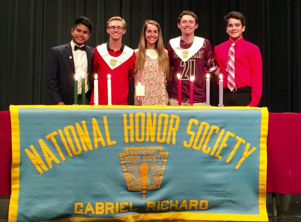 StMaryRockwood's tweet photo. Congratulations to these alumni who were recognized at the GR National Honor Society Ceremony tonight!
We are so proud of these GReat kids!
Thank you to our amazing teachers who did such a wonderful job of preparing them for high school and beyond!
#SMRRockets @grpioneers https://t.co/6t5pcF8NUl