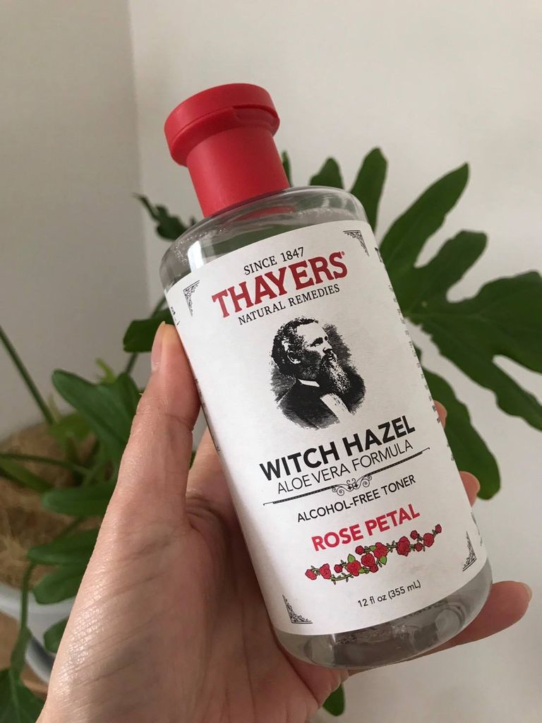 The perfect scent to refresh your face in this spring weather! 🌹 

#health #skin #skinproduct #body #selflove #pamper #witchhazel #shop #shopping #waikikibeach #skincare #allnatural