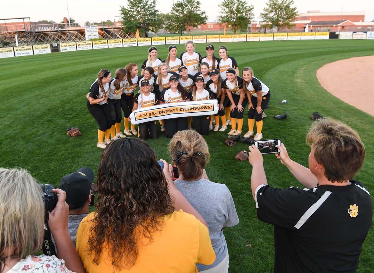 ClickingKen's tweet photo. Photo gallery- #CrescentSoftball keeps on winning, beating #Emerald 3-1 for the 3A-District 1 title. https://t.co/ANTF3rg9hK @independentmail @CHStigersports @JCraftCrescent https://t.co/AUf3HmigeR