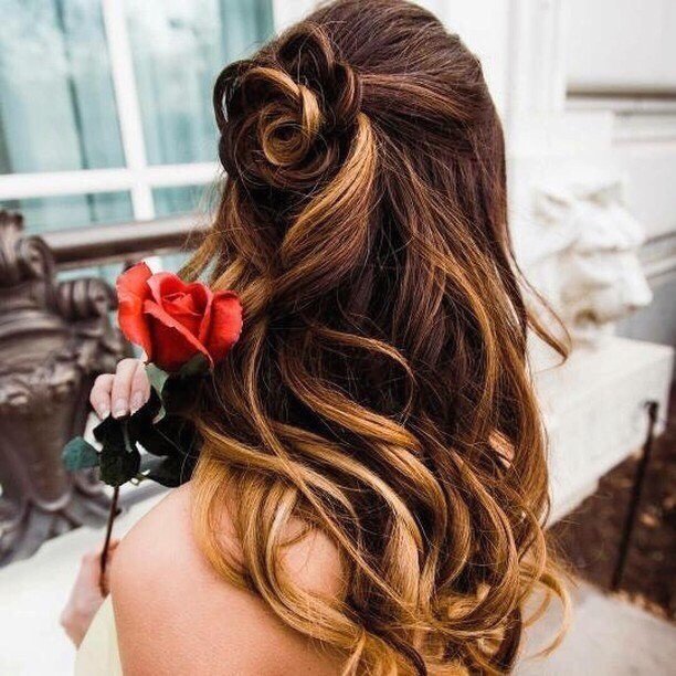 salonservices's tweet photo. We're swooning over this romantic #flowerbraid @hairbyrobertina styled. 😍 Recreate the look using @aloxxihair Working Hairspray for curling, Lightweight Sculpting Wax for the braid and Texturizing Spray + Dry Oil Shine Mist to finish. 🌹 #SalonService… https://t.co/osPZMscCVA https://t.co/RoFfHNjrmB