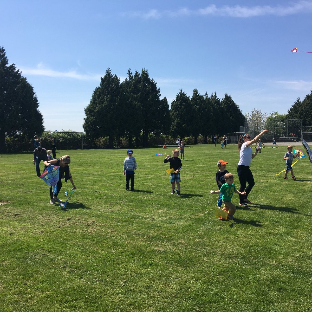 nielsquared's tweet photo. Kite day @PortGuichon @deltasd37 is such an awesome family/community tradition https://t.co/ECXawPMfEX