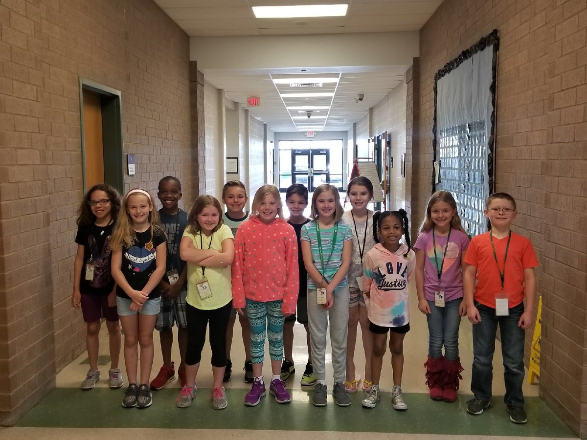 EarlyLearningDr's tweet image. Third Grade Leaders of the Month #duellolearns #duelloleads