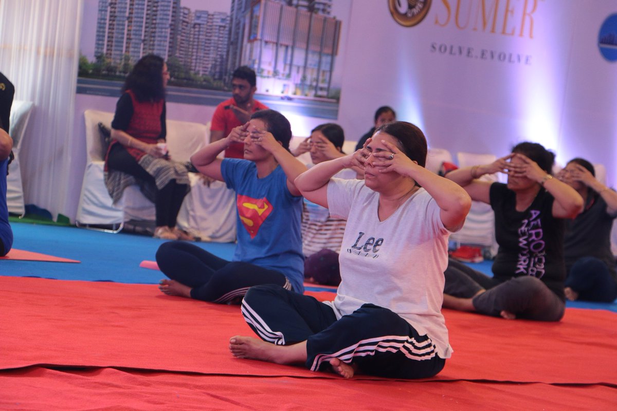 summerfest54's tweet image. Morning mantra - Dr. Mickey Mehta and his shenanigans at #SantacruzSummerFest! Are you feeling this energy or what? #Avenue54 #RadiusDevelopers
@Mickeymehta @radiusdeveloper