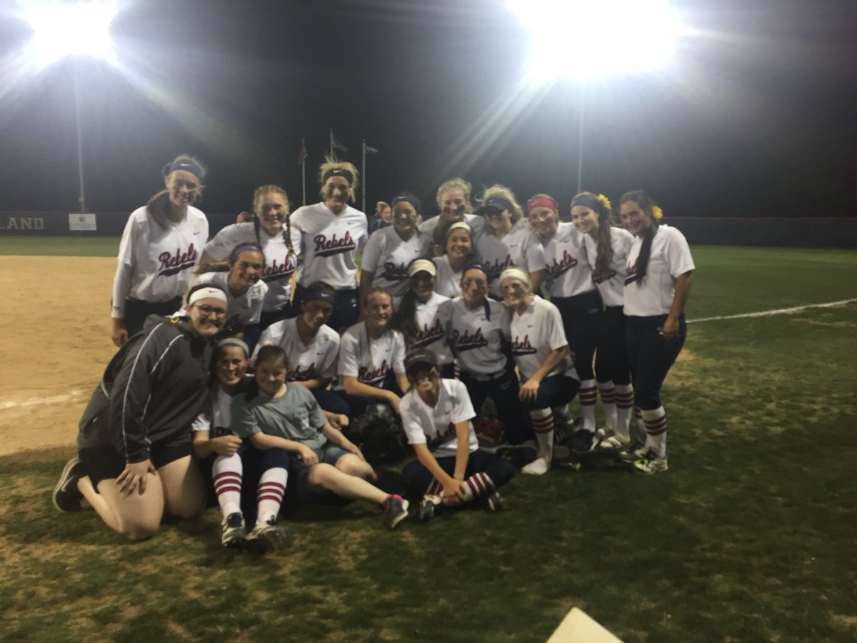 rix_ric's tweet photo. Go Rebel Softball https://t.co/sNGFshTrTw