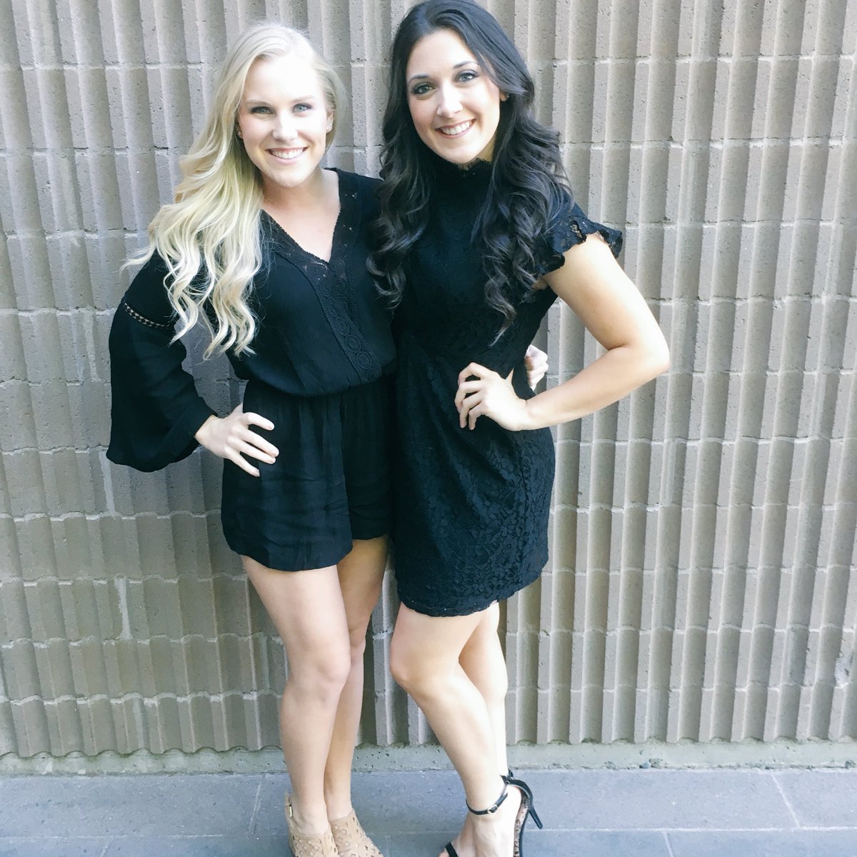 veronicaroseee's tweet photo. An unforgettable year with some unforgettable girls 🖤🐝 #sacstatecheer https://t.co/cvqB87jiAv