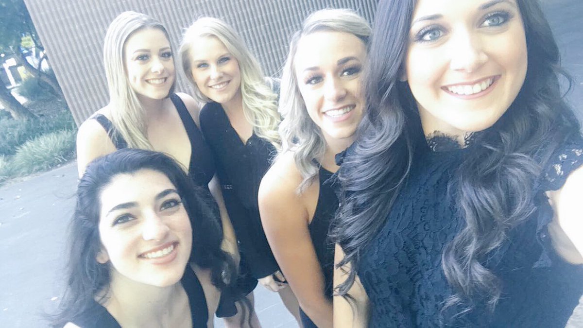 veronicaroseee's tweet photo. An unforgettable year with some unforgettable girls 🖤🐝 #sacstatecheer https://t.co/cvqB87jiAv