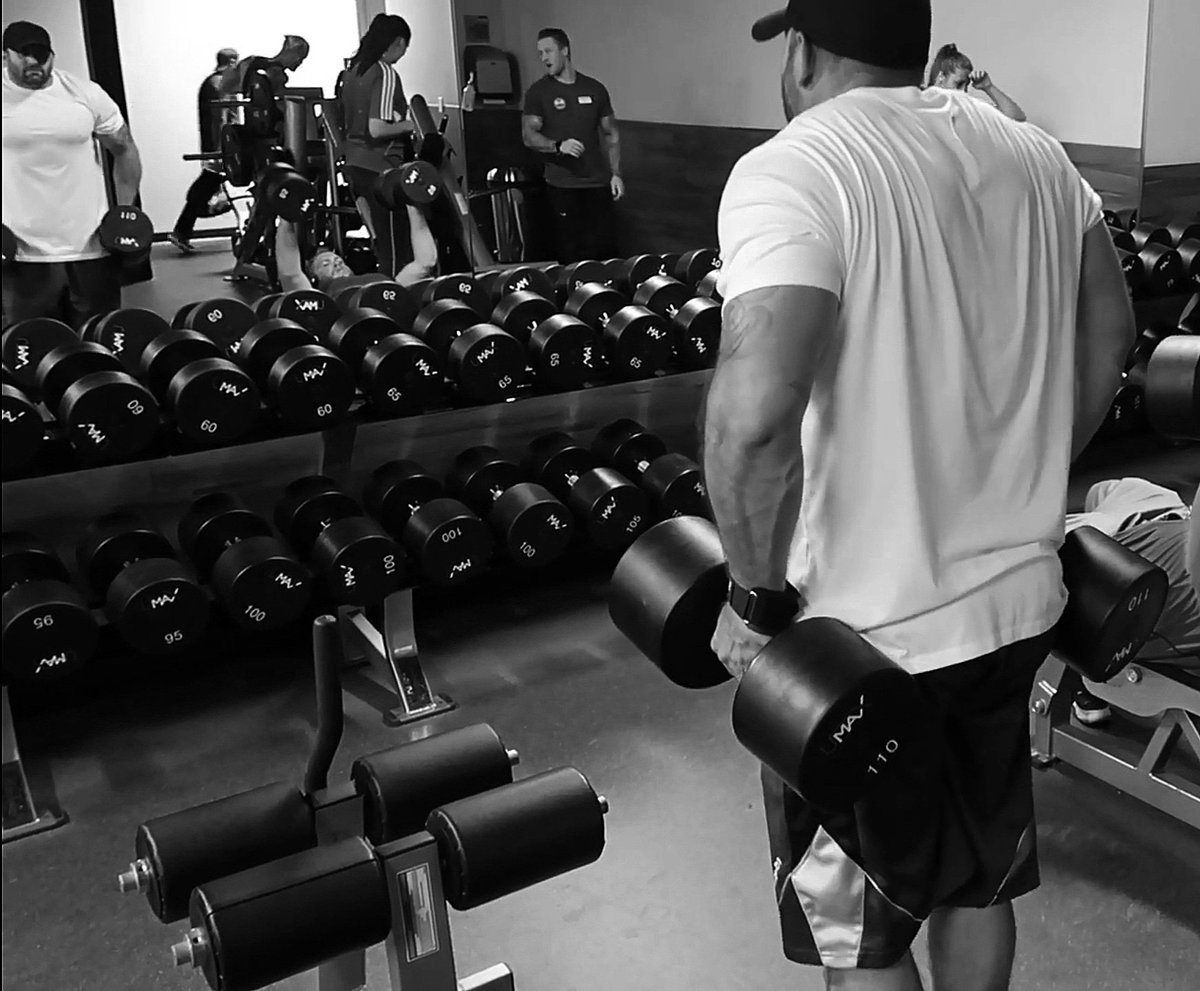 Barnesolona702's tweet photo. Light dumbell shrugs today. I usually use the Smith machine or Hammer Strength. Decided to switch it up. #realjayandskip #nofakeweights #gymlife #trainingday #bodybuilding #focused #stayhungry #eatyourcookies #progressnotperfection #puttinginwork #allnatural #drugfree #fitness https://t.co/P0QCtwybiE