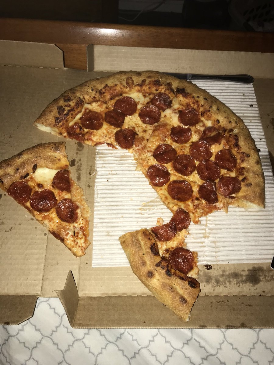 AMADORFLORES1's tweet photo. You had one job @pizzahut. I like my pizza in slices not chunks. I had to rip slices off my pizza for my Netflix and chill date😢 #FriendZone https://t.co/TQrliDaWA0