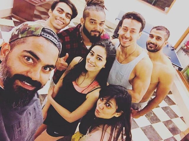Dance rehearsals with SOTY2 cast and team.

#AnanyaPanday <a href="/iTIGERSHROFF/">Tiger Shroff</a> <a href="/edenpereira/">Eden Pereira</a>