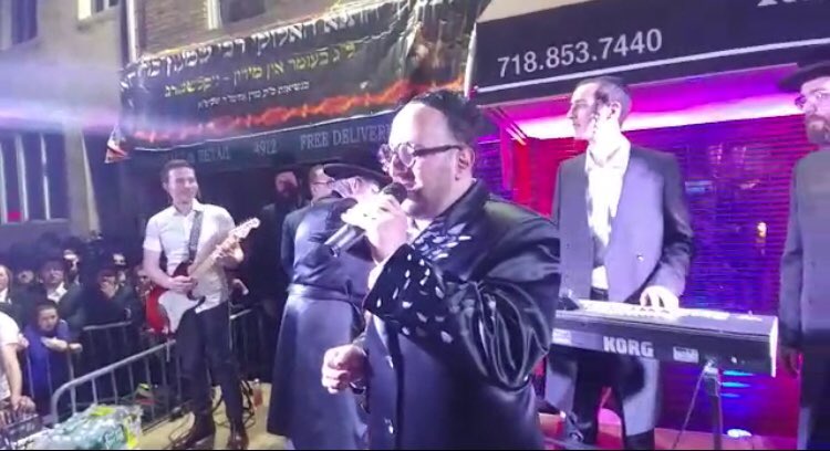 JewishMusicHook's tweet photo. Beautiful #LagBaomer event tonight in BP by the spectacular @LipaSchmeltzer &amp; @ShMosheFreund as leads music by #LipaBrach https://t.co/DPQcoNHdFH