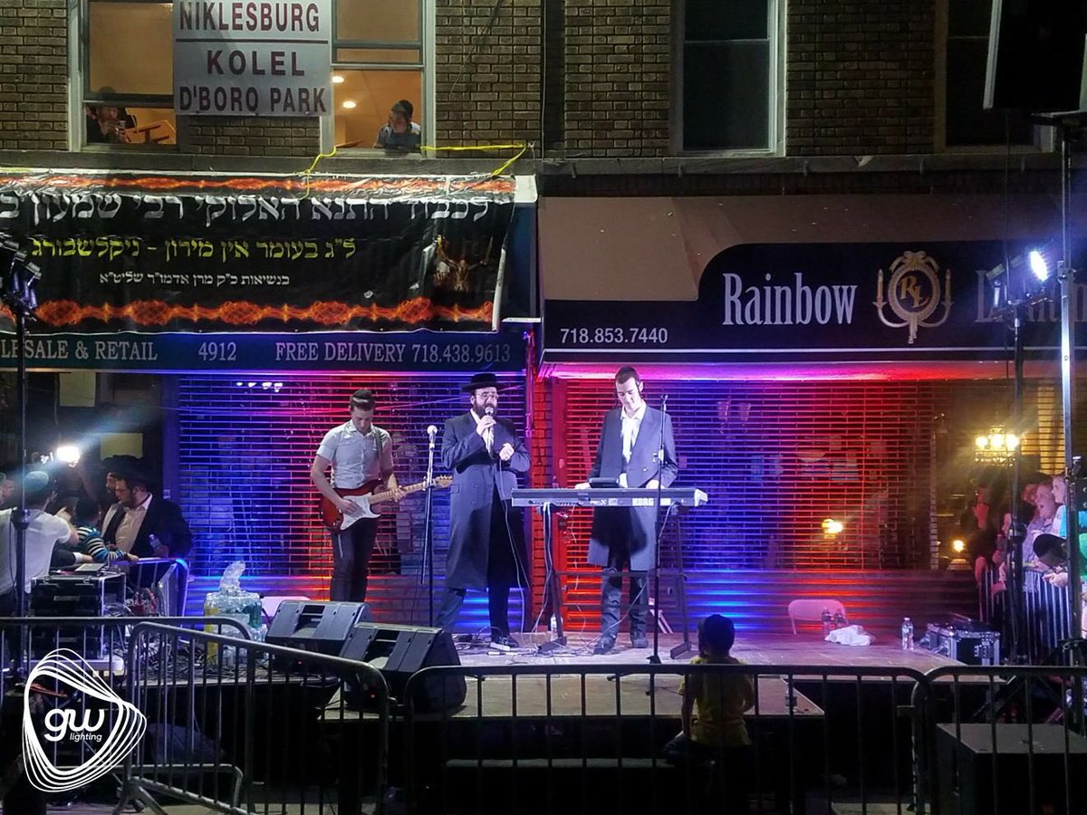 JewishMusicHook's tweet photo. Beautiful #LagBaomer event tonight in BP by the spectacular @LipaSchmeltzer &amp; @ShMosheFreund as leads music by #LipaBrach https://t.co/DPQcoNHdFH