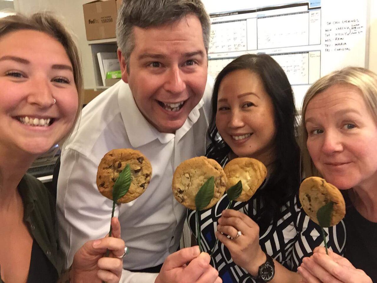 IndependentByFC's tweet photo. Thanks to @TrafalgarCanada for this amazing bouquet on #TravelAgentDay #weateallthecookies #TTLovesAgents #CSLovesAgents #feelingthelove https://t.co/5AVLsk57we