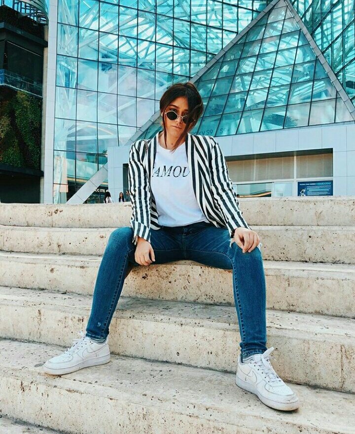 LuluLovera_'s tweet photo. pero que buena está tu wacha @Pochosaurus te quiero aplaudir para siempre
#MTVLACARACYP #PremiosMTVMiaw https://t.co/KNigAlPETA