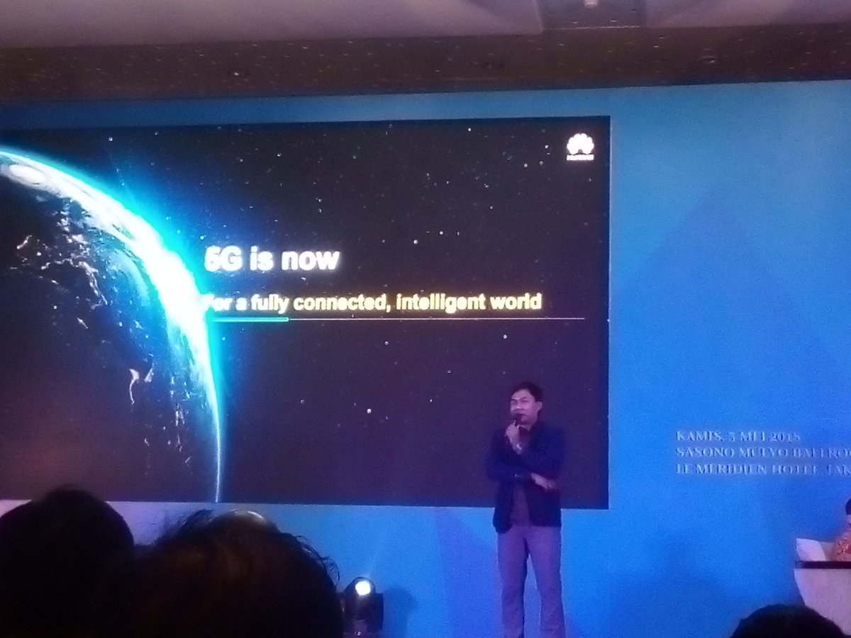 zhafranalfathin's tweet photo. 5G is Now by: Huawei.  
#selularcongress2018 #selularaward2018 #exploringthefutureofmobile @SelularID https://t.co/iWnwP5Cvq4