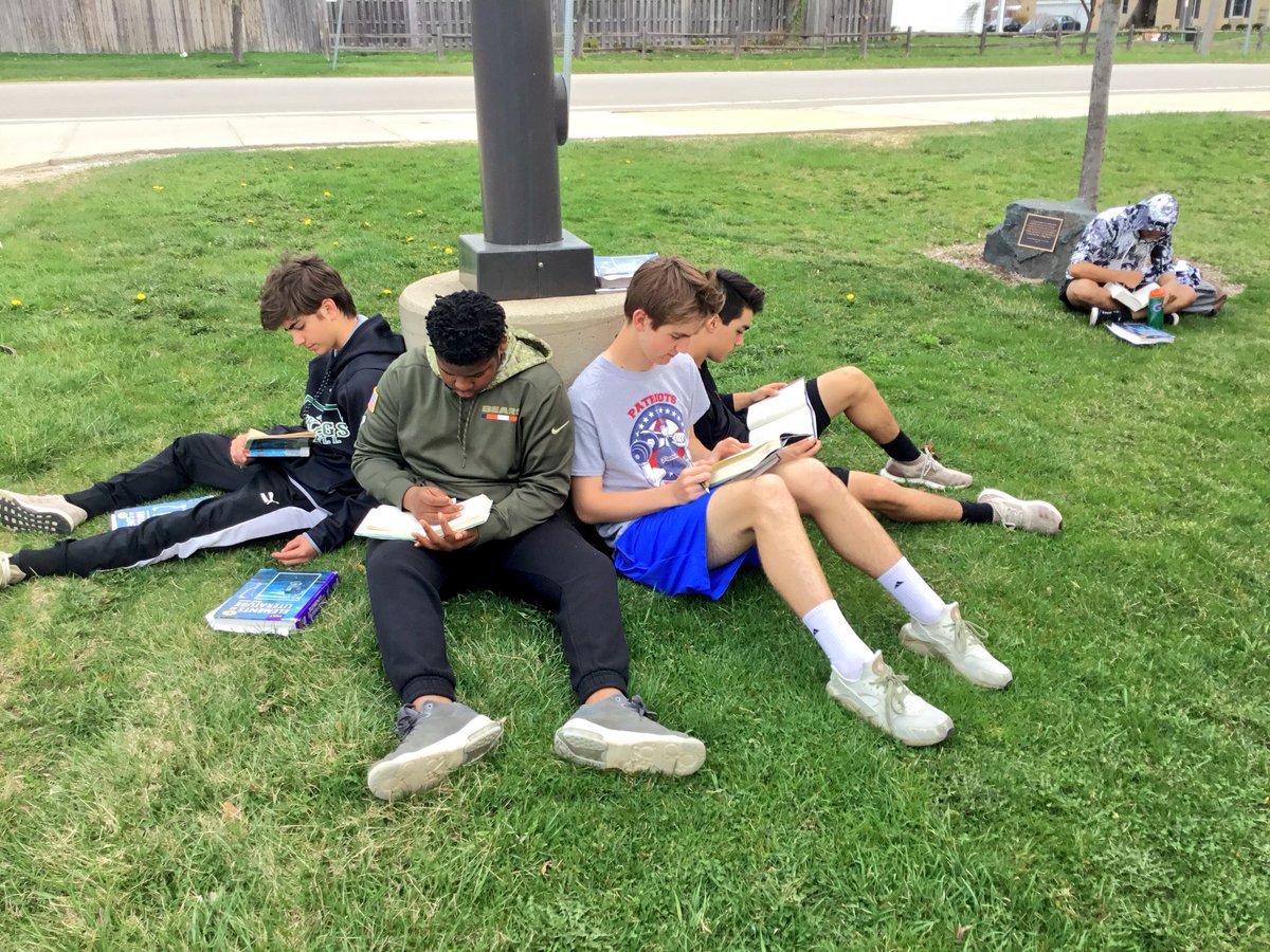 SabraGerber's tweet image. Freshmen enjoying one of life’s great pleasures: reading outside on a beautiful day. Hope many of their summer days include moments (hours!) like this. #independentreading #highschoolreaders #booklove #summerreading  @FremdEnglish @ThisIsFHS @ProjectLITComm @getnicced