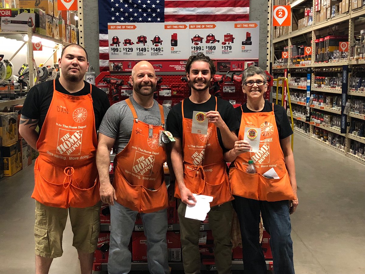 tymar74's tweet photo. Proud to give Judith her 22 year longevity badge and Elijah his first!!! #FFT6233 https://t.co/NhyRgjKL6R