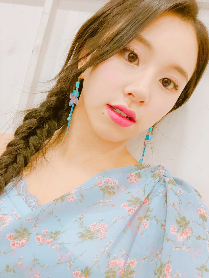 TWICE_GLOBAL's tweet photo. TWICE x NAVER STARCAST (4)
TWICE(트와이스) "What is Love?" SELFIE PARADE
#TWICE #트와이스 https://t.co/wtgXCjAilm